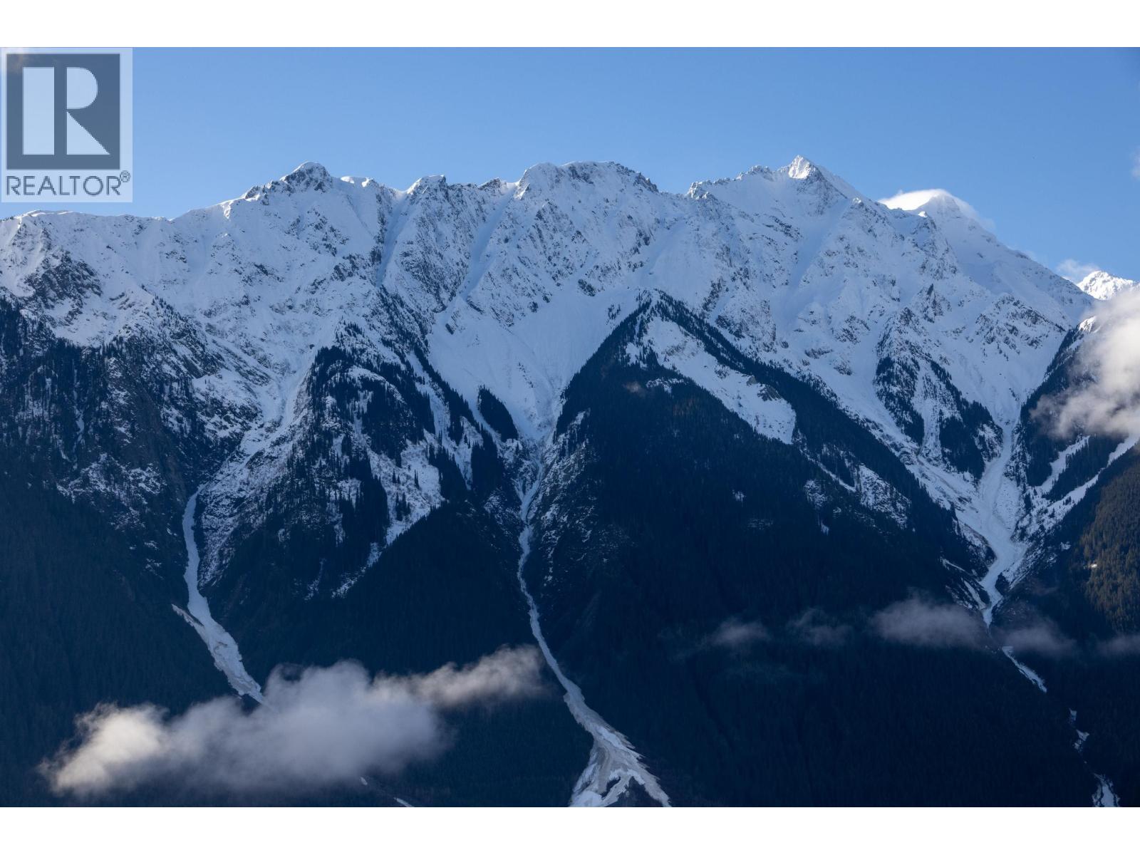 1508 White Cap Crescent, Pemberton, British Columbia  V0N 2L1 - Photo 2 - R3101345