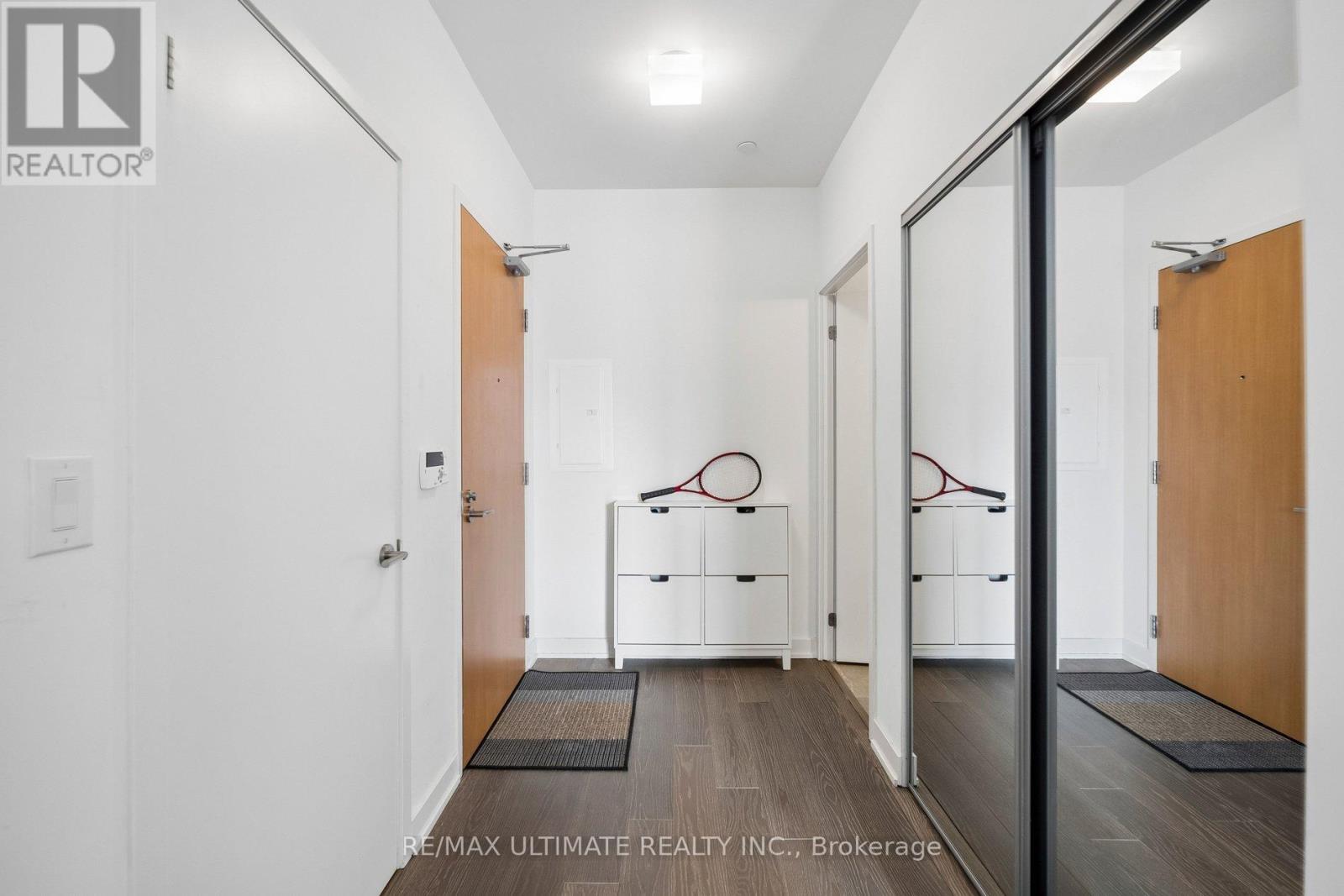 3007 - 11 Wellesley Street W, Toronto, Ontario  M4Y 0G4 - Photo 2 - C12912064