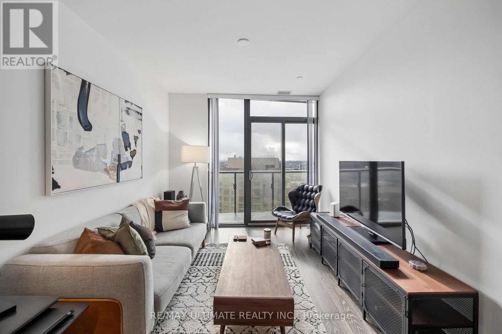 3007 - 11 Wellesley Street W, Toronto, Ontario  M4Y 0G4 - Photo 3 - C12912064