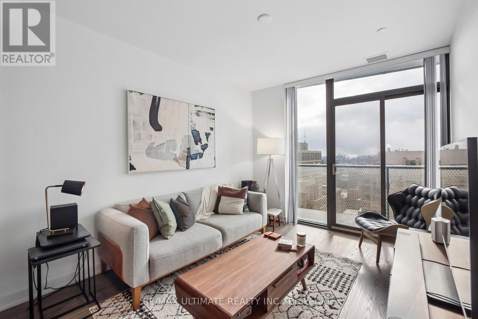 3007 - 11 Wellesley Street W, Toronto, Ontario  M4Y 0G4 - Photo 4 - C12912064