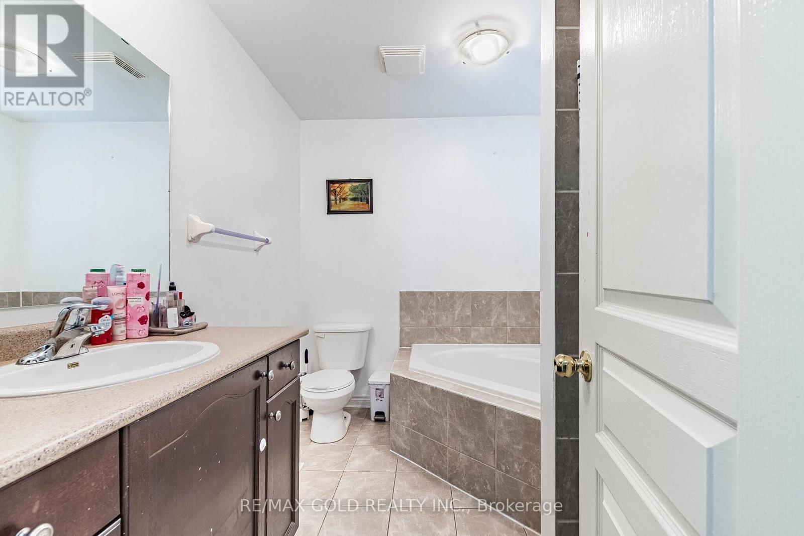 49 Baby Pointe Trail, Brampton, Ontario  L7A 0W3 - Photo 31 - W12907202