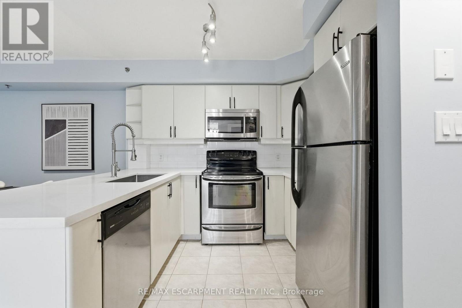 226 - 3060 Rotary Way, Burlington, Ontario  L7M 0G9 - Photo 9 - W12912046