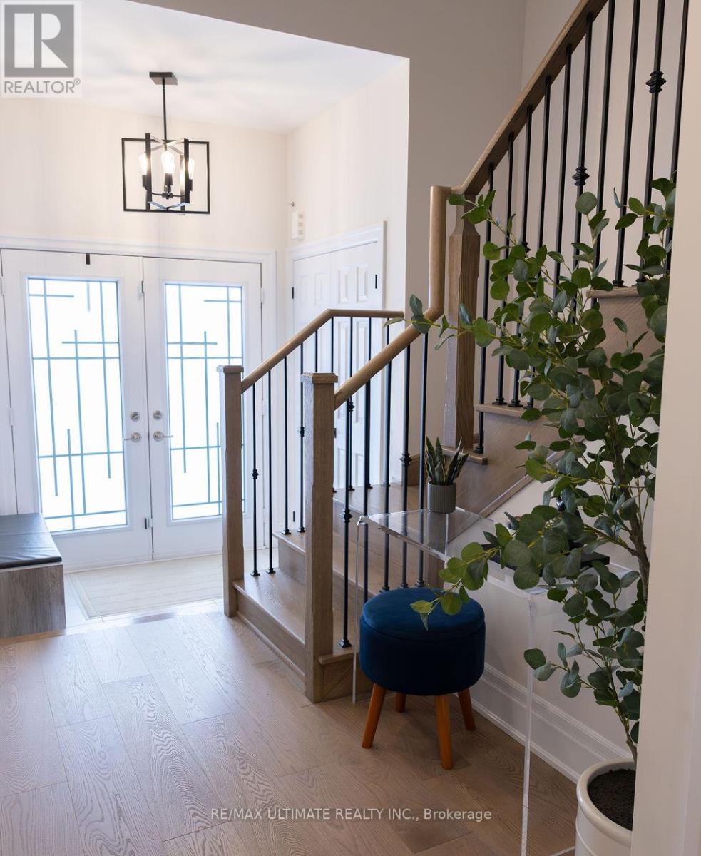 12 Branigan Crescent, Halton Hills, Ontario  L6X 3N6 - Photo 4 - W12912078