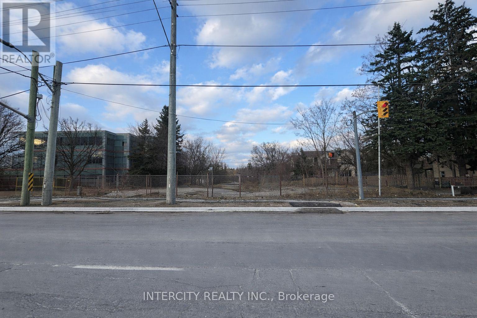 1575 Hurontario Street, Mississauga, Ontario  L5G 3H7 - Photo 2 - W12912086