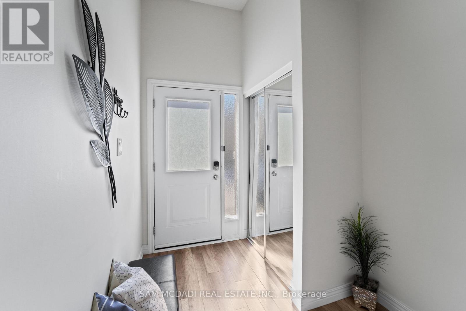 31 - 1518 Sixth Line, Oakville, Ontario  L6H 2P2 - Photo 2 - W12912098