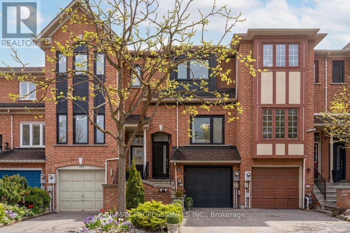 105 HARBOURVIEW CRESCENT, Toronto, Ontario