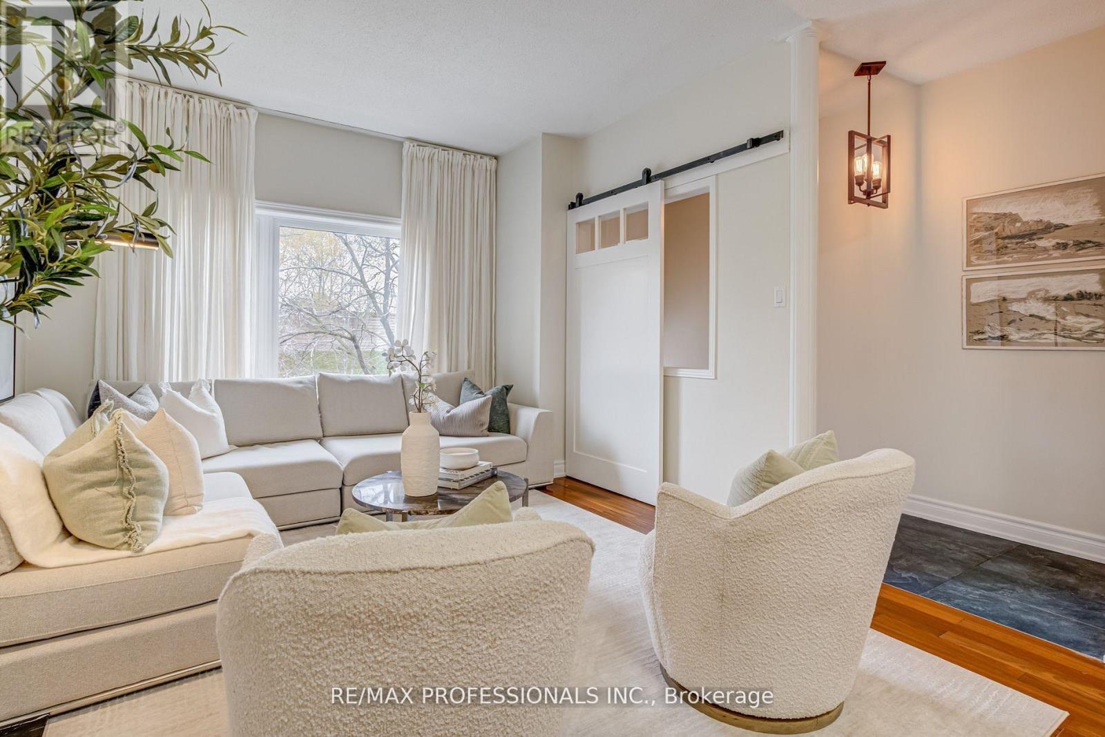 105 Harbourview Crescent, Toronto, Ontario  M8V 4A9 - Photo 5 - W12912106