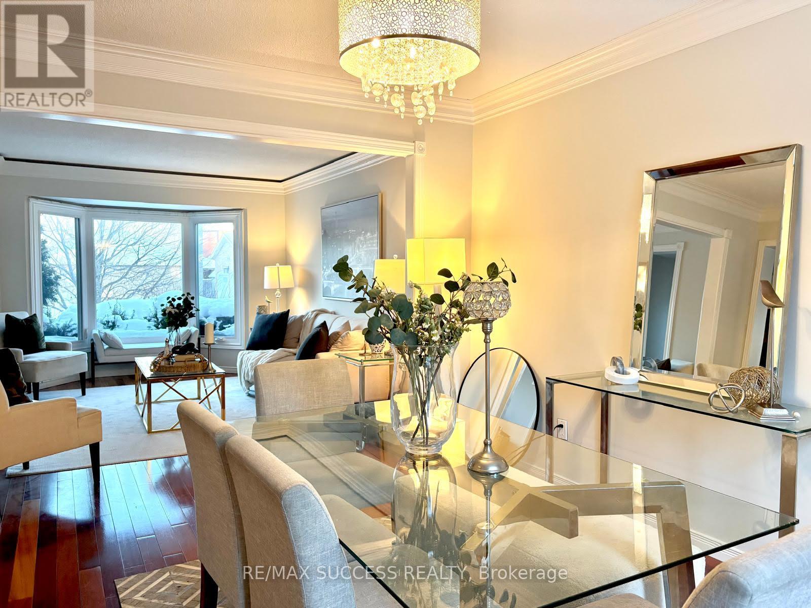 6643 Mockingbird Lane, Mississauga, Ontario  L5N 5K2 - Photo 11 - W12912122