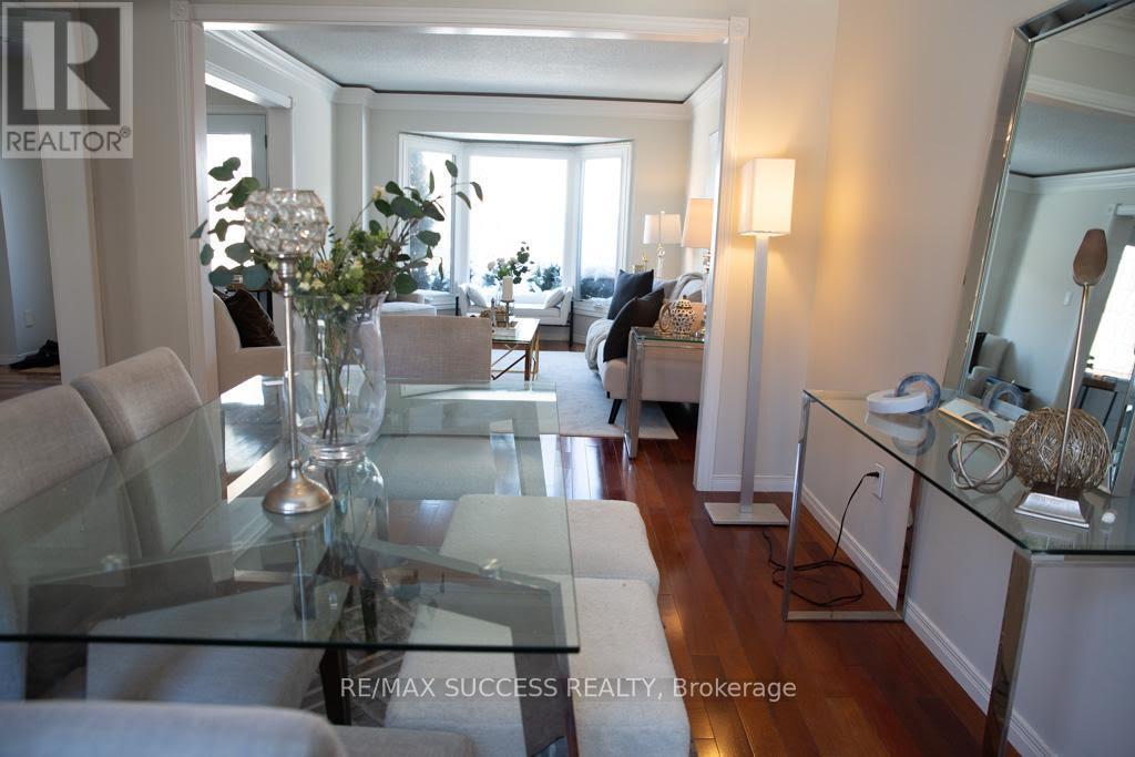 6643 Mockingbird Lane, Mississauga, Ontario  L5N 5K2 - Photo 12 - W12912122