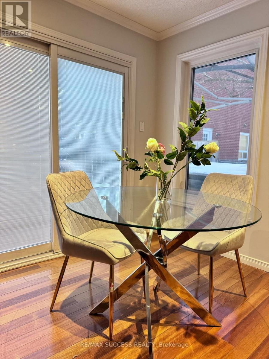 6643 Mockingbird Lane, Mississauga, Ontario  L5N 5K2 - Photo 19 - W12912122