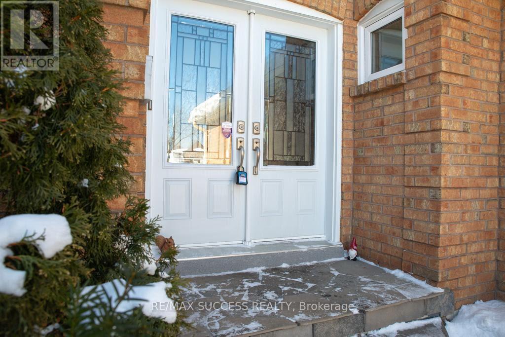 6643 Mockingbird Lane, Mississauga, Ontario  L5N 5K2 - Photo 2 - W12912122