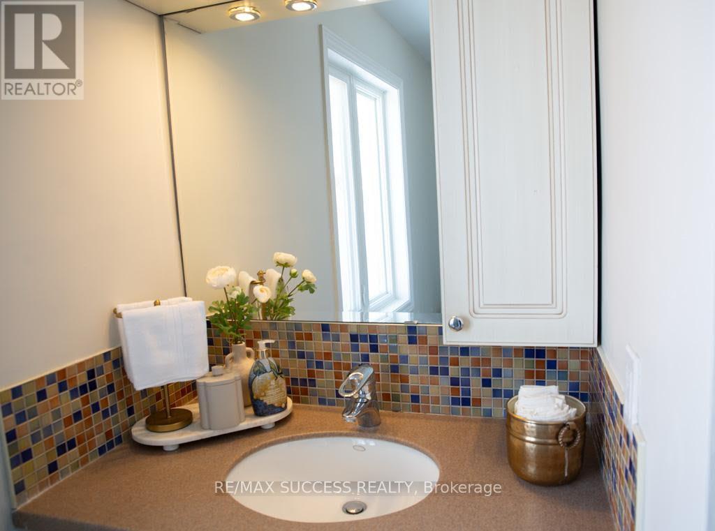 6643 Mockingbird Lane, Mississauga, Ontario  L5N 5K2 - Photo 31 - W12912122