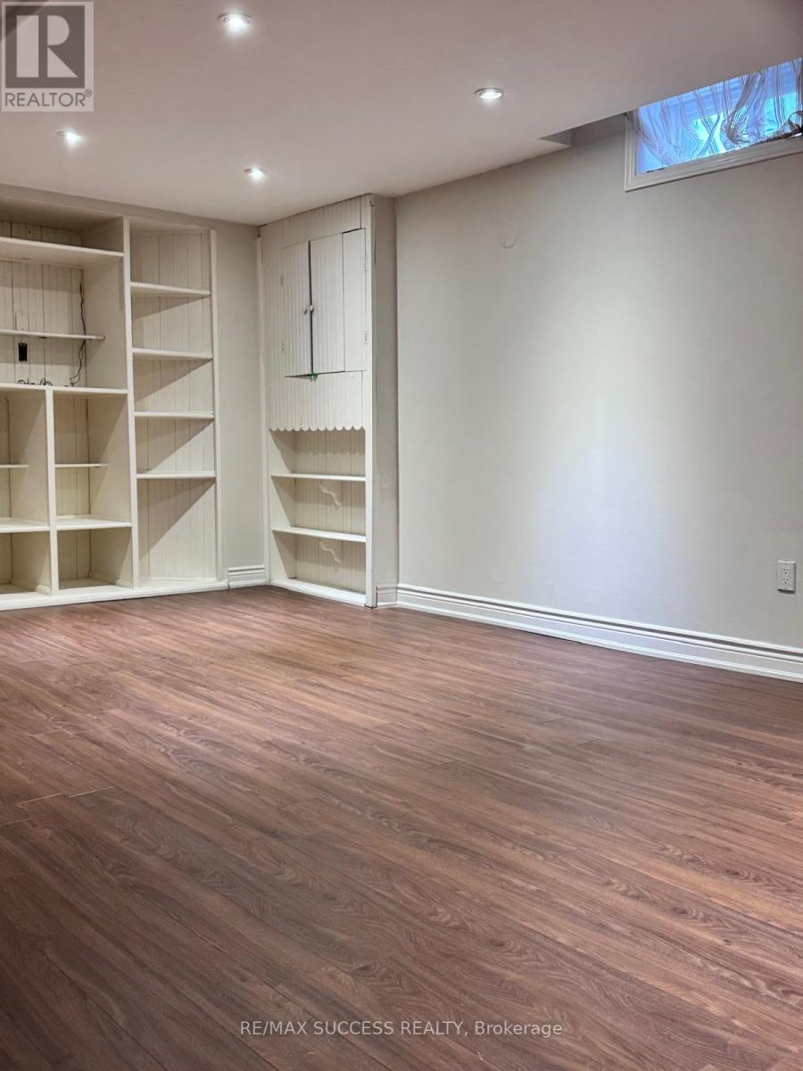 6643 Mockingbird Lane, Mississauga, Ontario  L5N 5K2 - Photo 37 - W12912122