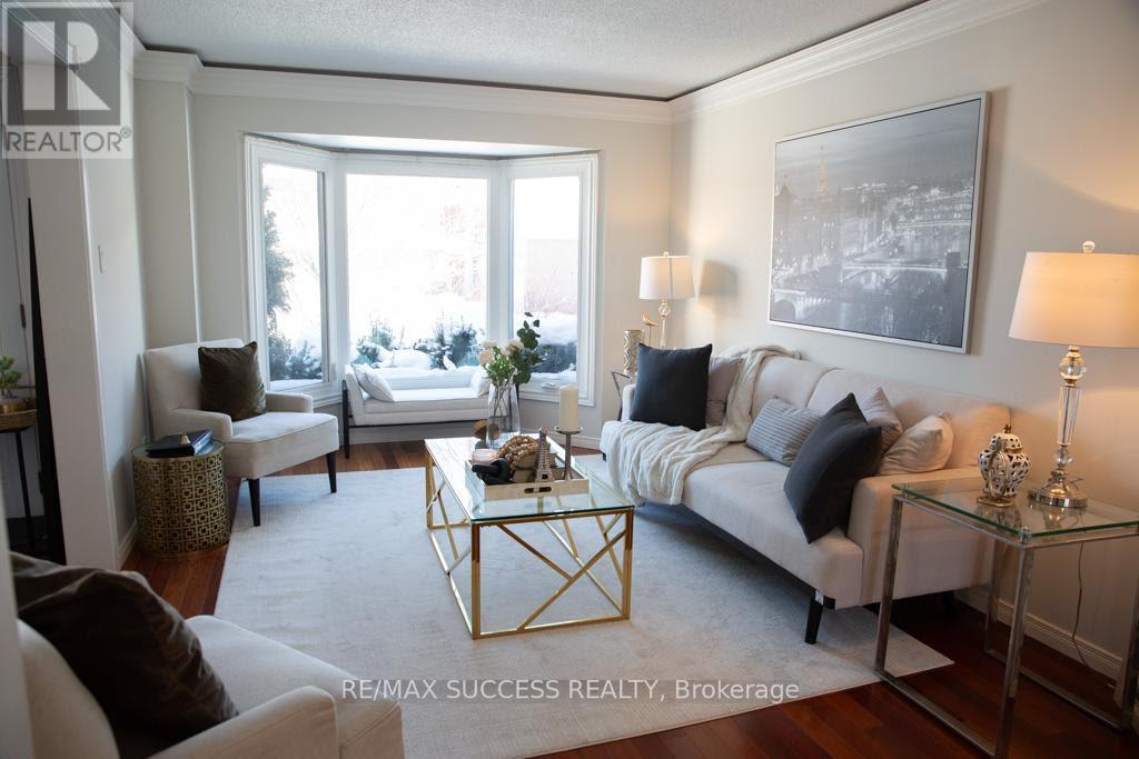 6643 Mockingbird Lane, Mississauga, Ontario  L5N 5K2 - Photo 6 - W12912122