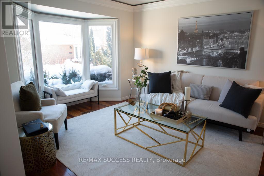 6643 Mockingbird Lane, Mississauga, Ontario  L5N 5K2 - Photo 7 - W12912122