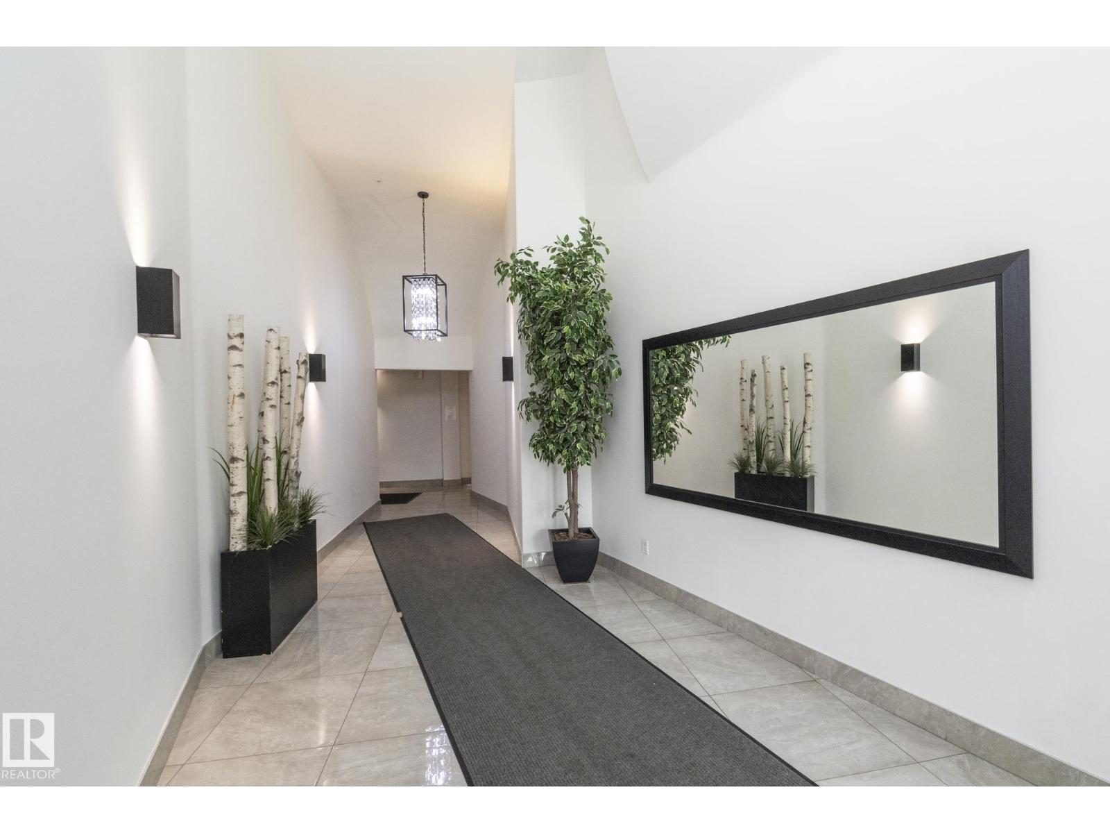 #102 10855 Saskatchewan Dr Nw, Edmonton, Alberta  T6E 6T6 - Photo 2 - E4478744