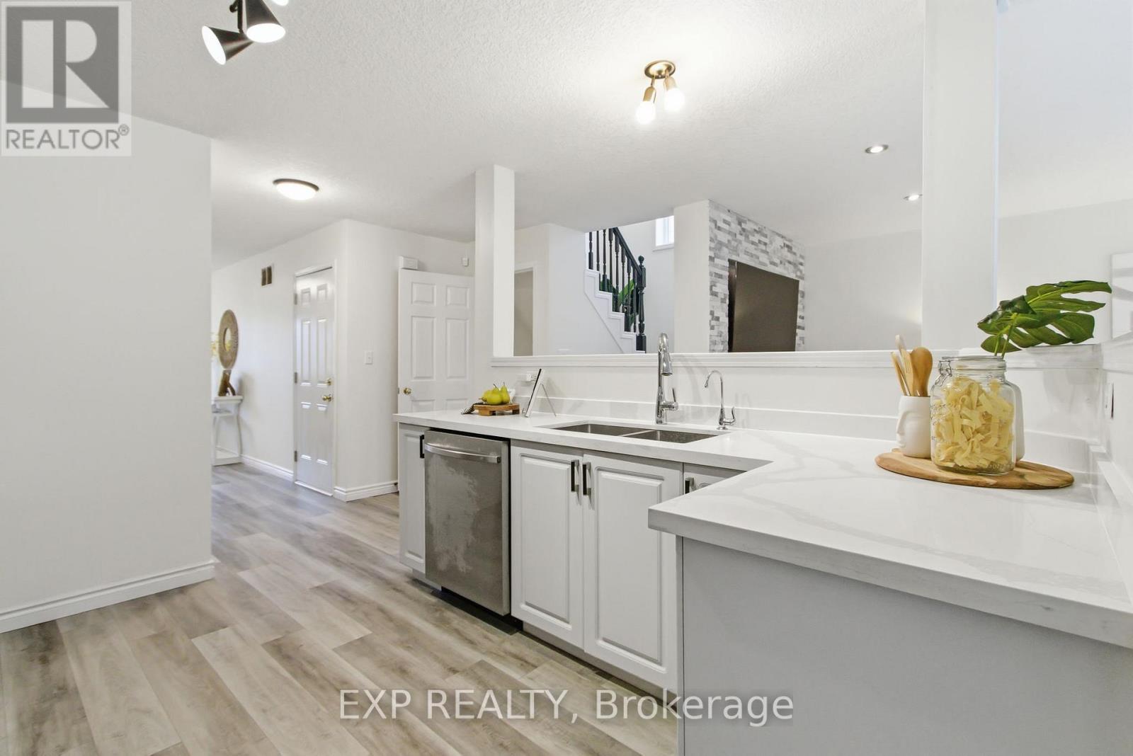 159 Sophia Crescent, Kitchener, Ontario  N2R 1X7 - Photo 13 - X12912118