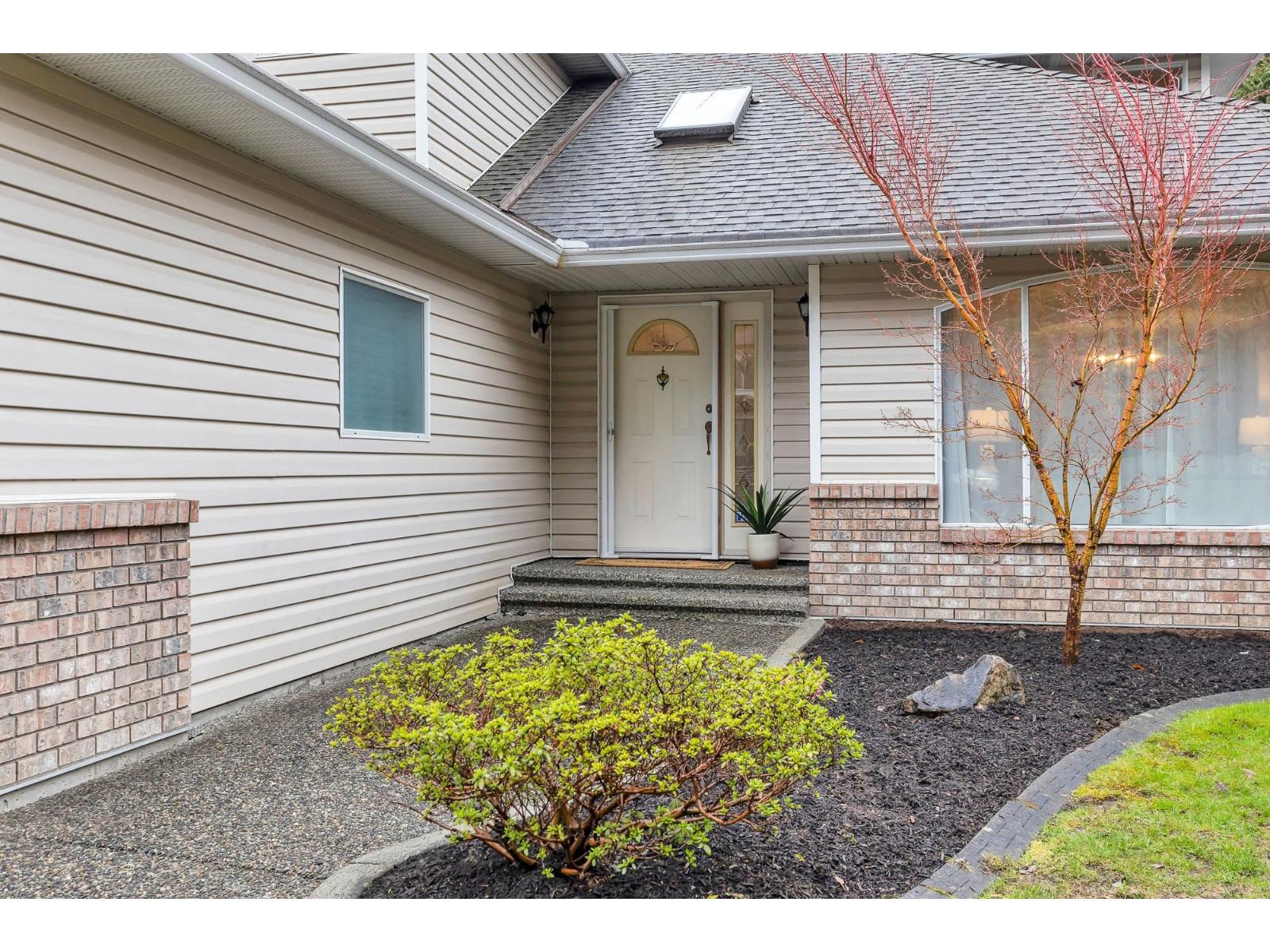 9289 204 Street, Langley, British Columbia  V1M 2L8 - Photo 3 - R3102504