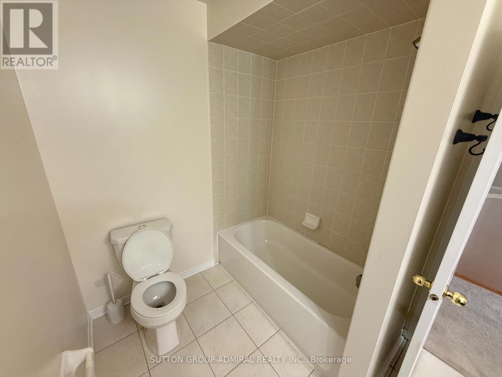 35 White Spruce Crescent, Vaughan, Ontario  L6A 4C5 - Photo 15 - N12758932