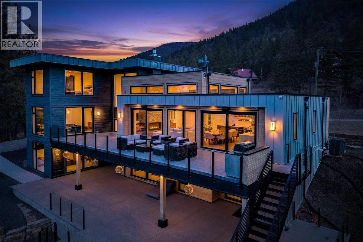 8799 Grainger Road, Canal Flats, British Columbia  V0B 1B0 - Photo 1 - 10380333