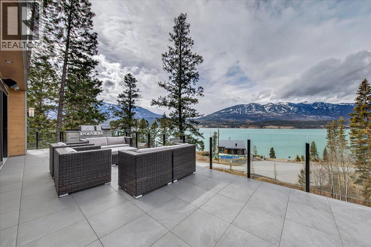 8799 Grainger Road, Canal Flats, British Columbia  V0B 1B0 - Photo 29 - 10380333