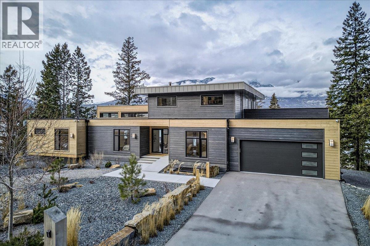 8799 Grainger Road, Canal Flats, British Columbia  V0B 1B0 - Photo 3 - 10380333