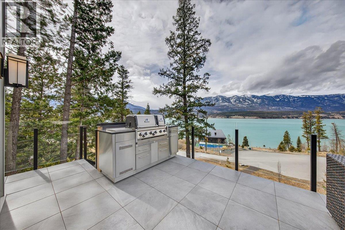 8799 Grainger Road, Canal Flats, British Columbia  V0B 1B0 - Photo 30 - 10380333