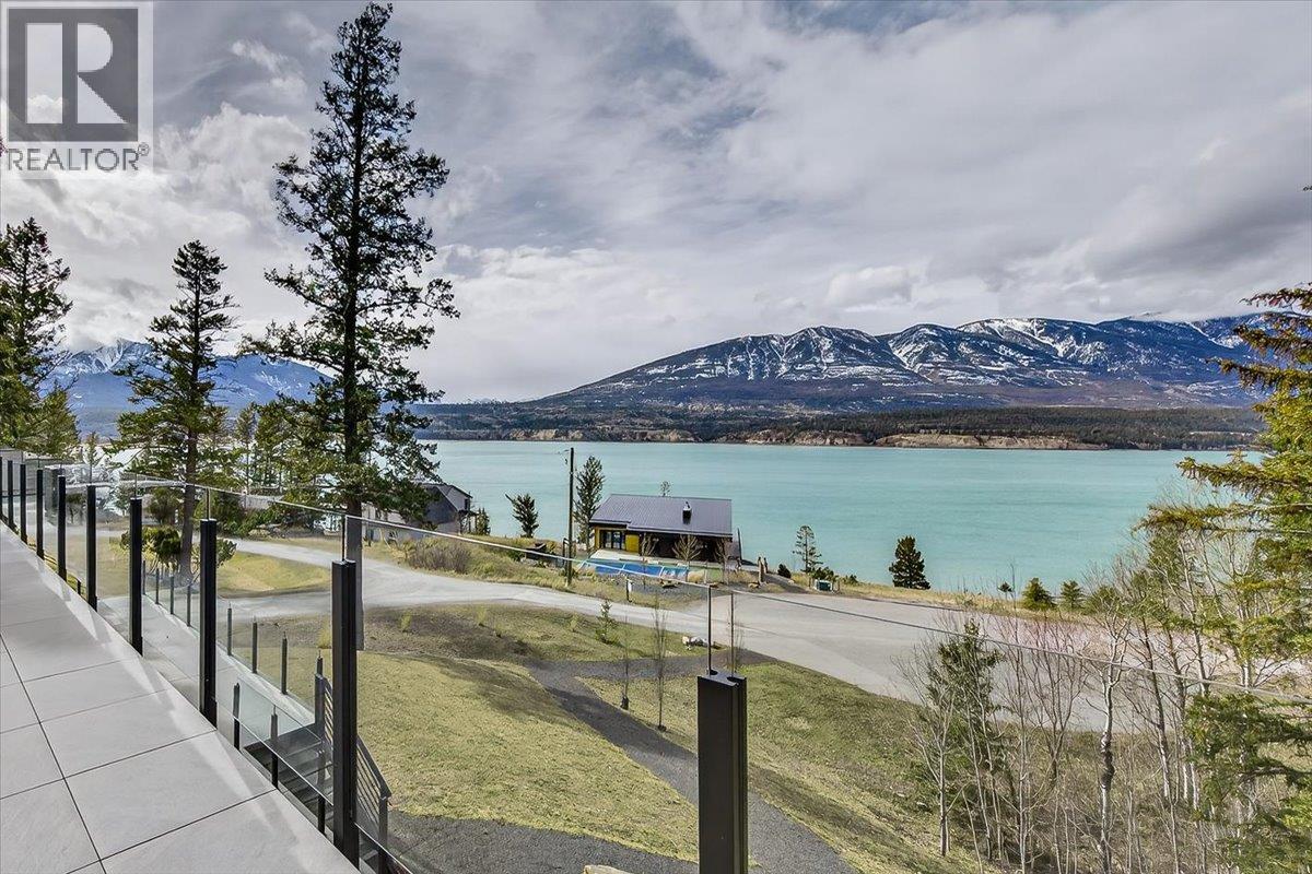 8799 Grainger Road, Canal Flats, British Columbia  V0B 1B0 - Photo 32 - 10380333