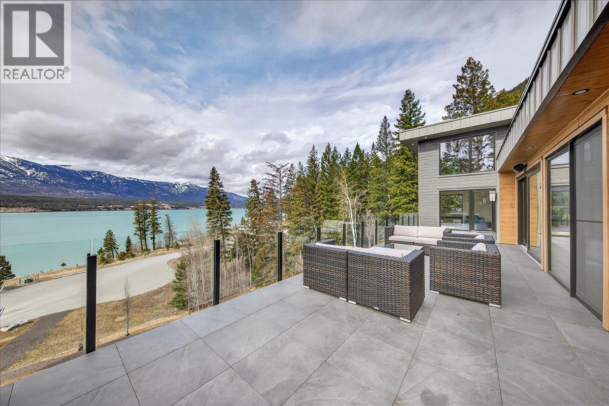 8799 Grainger Road, Canal Flats, British Columbia  V0B 1B0 - Photo 33 - 10380333