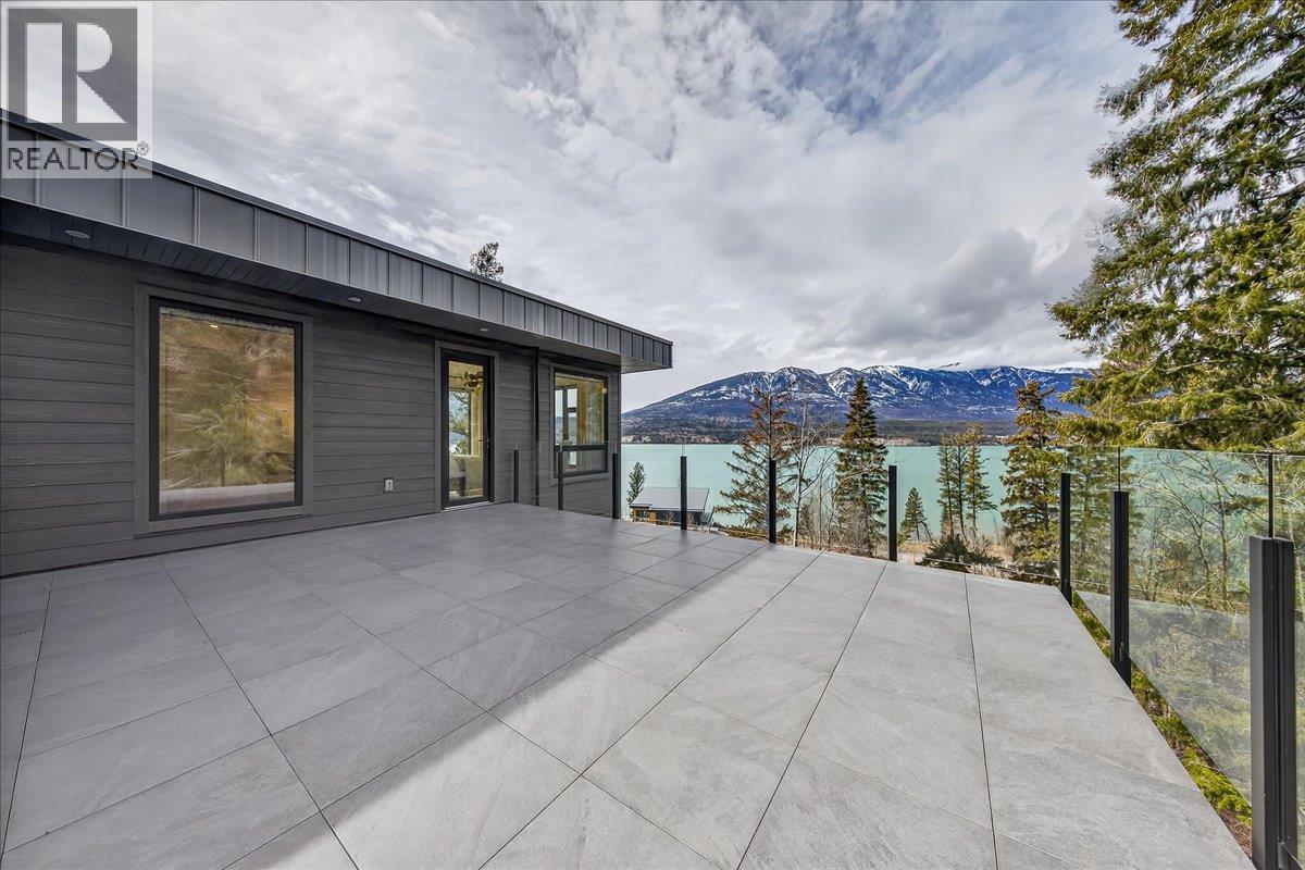 8799 Grainger Road, Canal Flats, British Columbia  V0B 1B0 - Photo 54 - 10380333