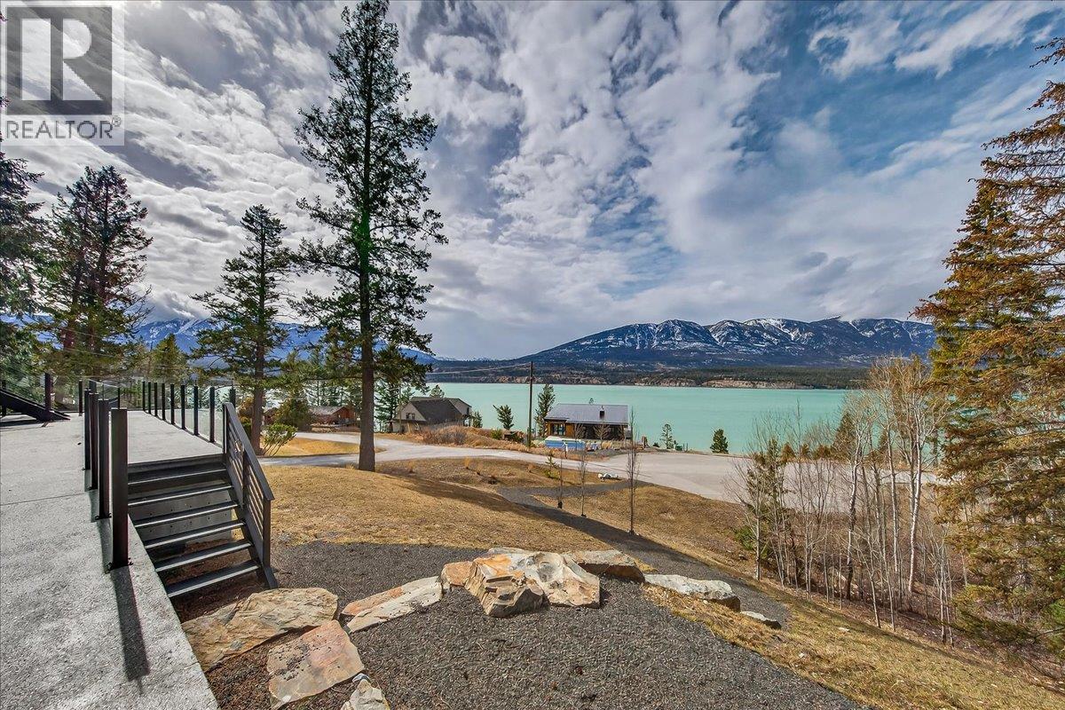 8799 Grainger Road, Canal Flats, British Columbia  V0B 1B0 - Photo 77 - 10380333