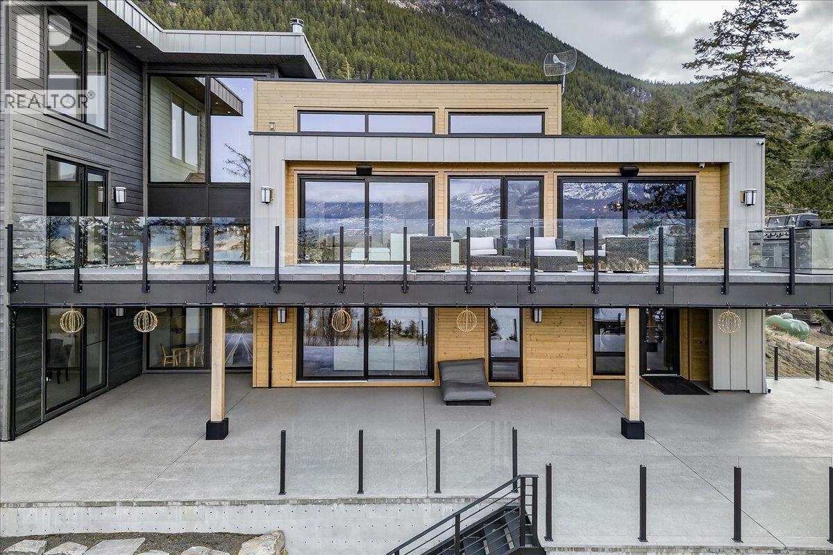 8799 Grainger Road, Canal Flats, British Columbia  V0B 1B0 - Photo 87 - 10380333