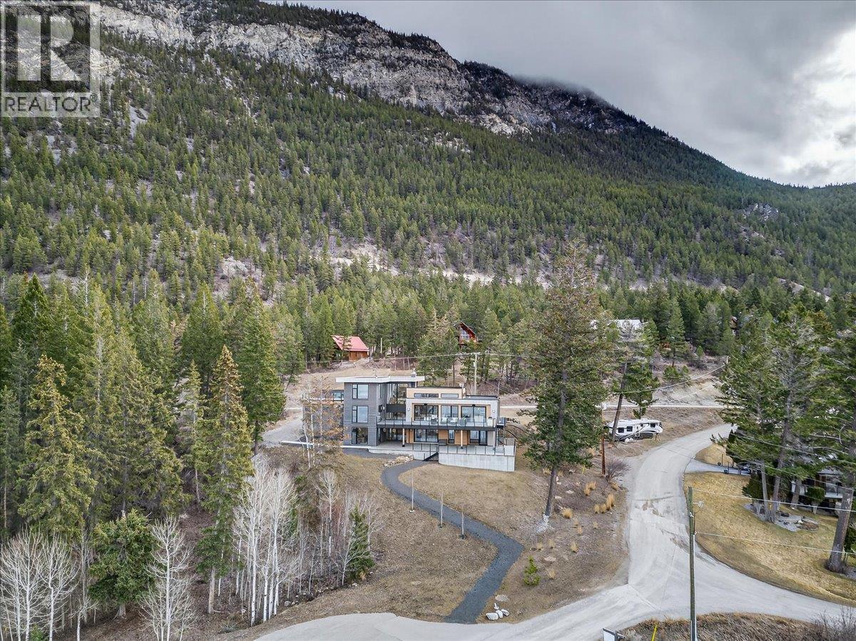 8799 Grainger Road, Canal Flats, British Columbia  V0B 1B0 - Photo 89 - 10380333