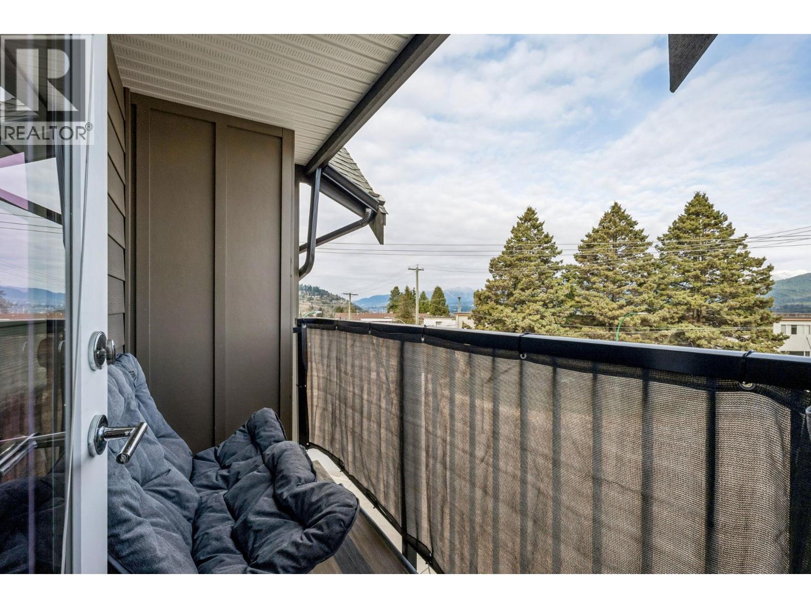 Listing Picture 21 of 25 : 205 7180 BARNET ROAD, Burnaby / 本拿比 - 魯藝地產 Yvonne Lu Group - MLS Medallion Club Member