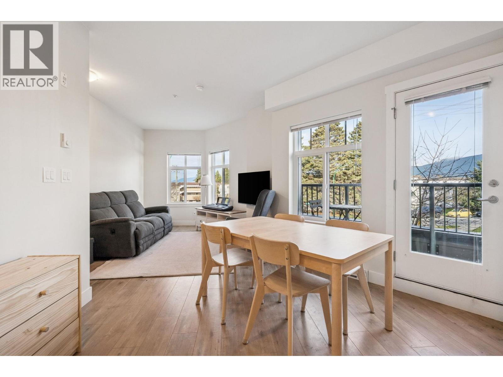 Listing Picture 7 of 25 : 205 7180 BARNET ROAD, Burnaby / 本拿比 - 魯藝地產 Yvonne Lu Group - MLS Medallion Club Member