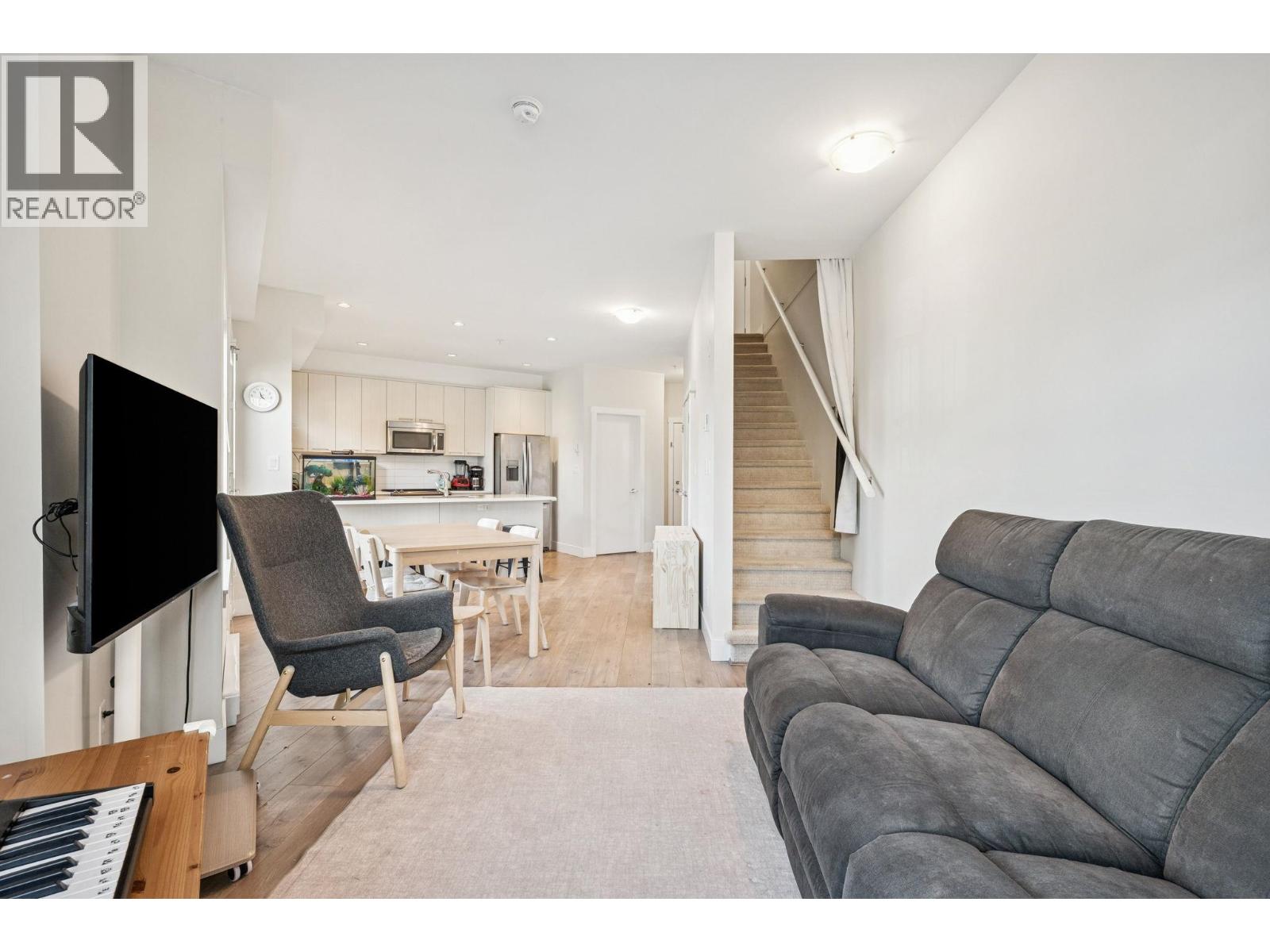 Listing Picture 9 of 25 : 205 7180 BARNET ROAD, Burnaby / 本拿比 - 魯藝地產 Yvonne Lu Group - MLS Medallion Club Member