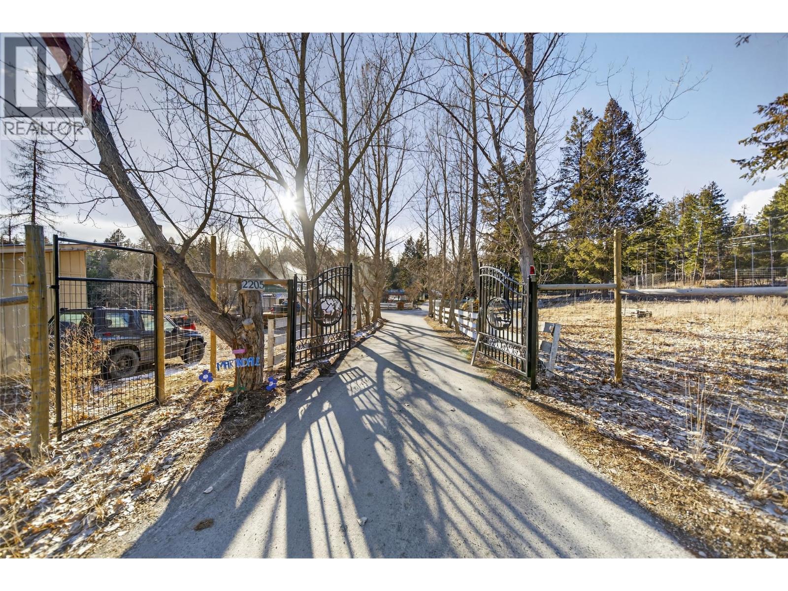 2205 Vidamour Road, Cranbrook, British Columbia  V1C 6W2 - Photo 2 - 10380041