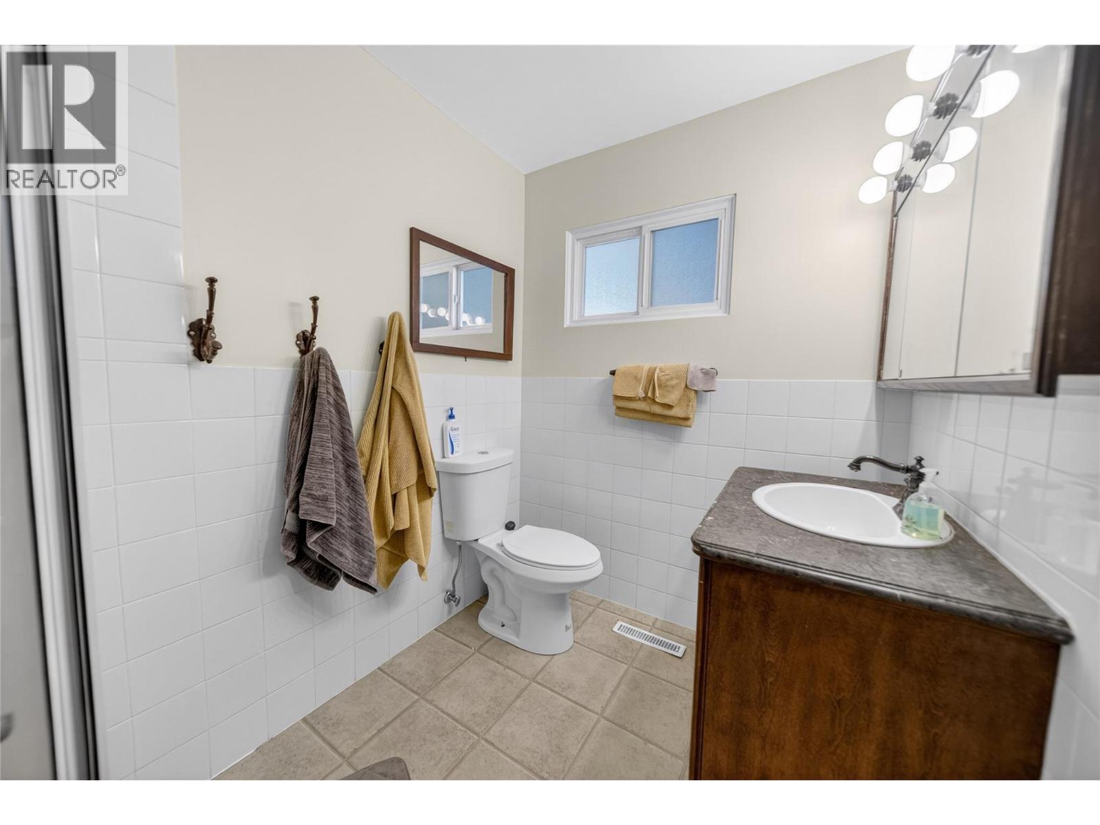 2205 Vidamour Road, Cranbrook, British Columbia  V1C 6W2 - Photo 20 - 10380041