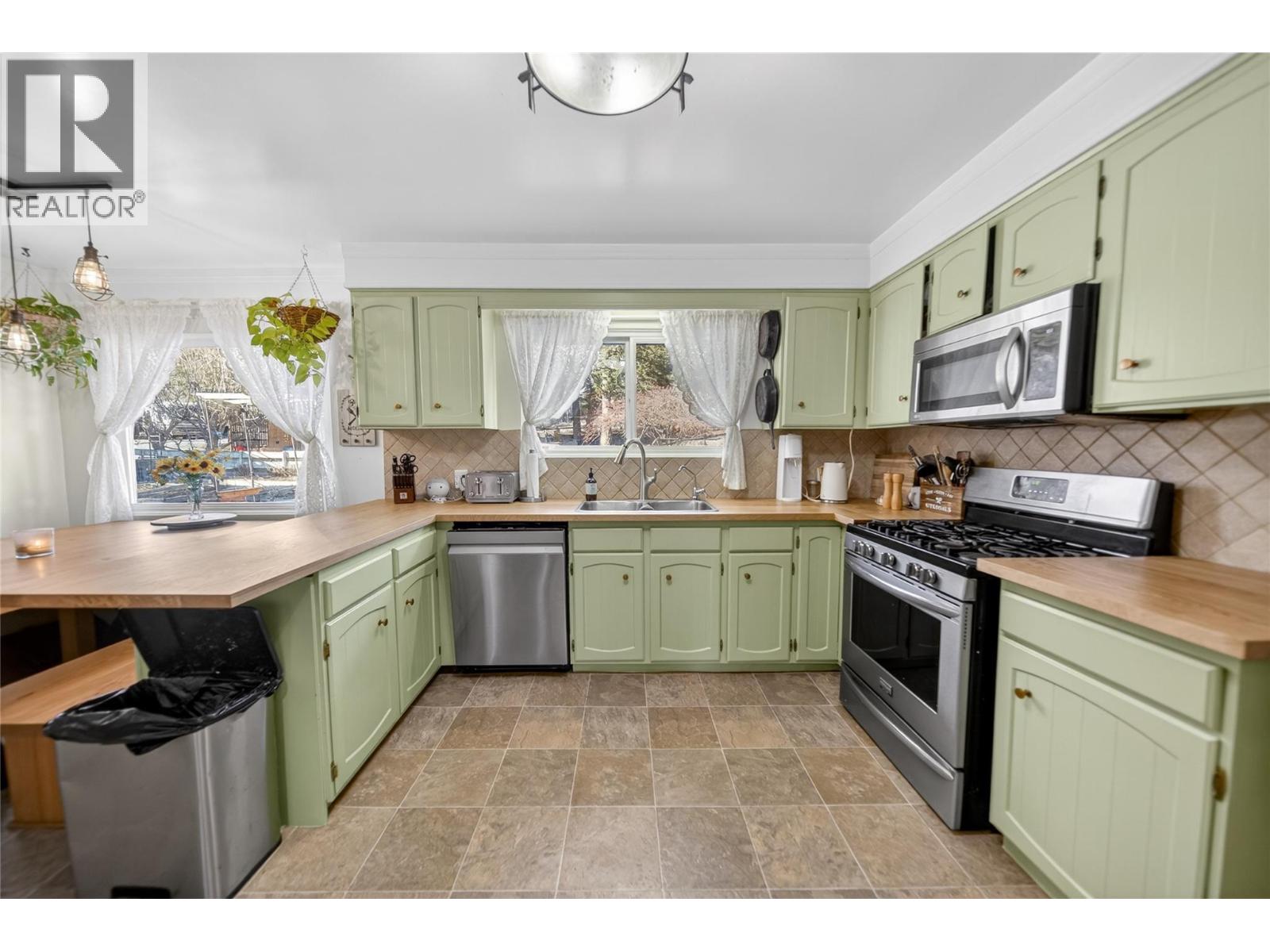 2205 Vidamour Road, Cranbrook, British Columbia  V1C 6W2 - Photo 3 - 10380041