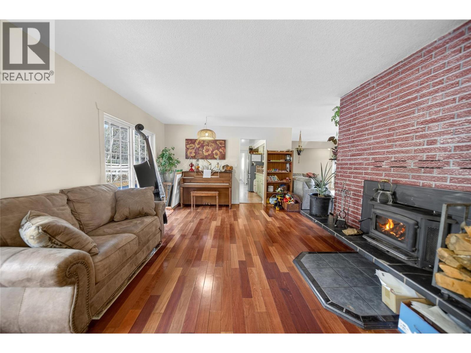 2205 Vidamour Road, Cranbrook, British Columbia  V1C 6W2 - Photo 6 - 10380041