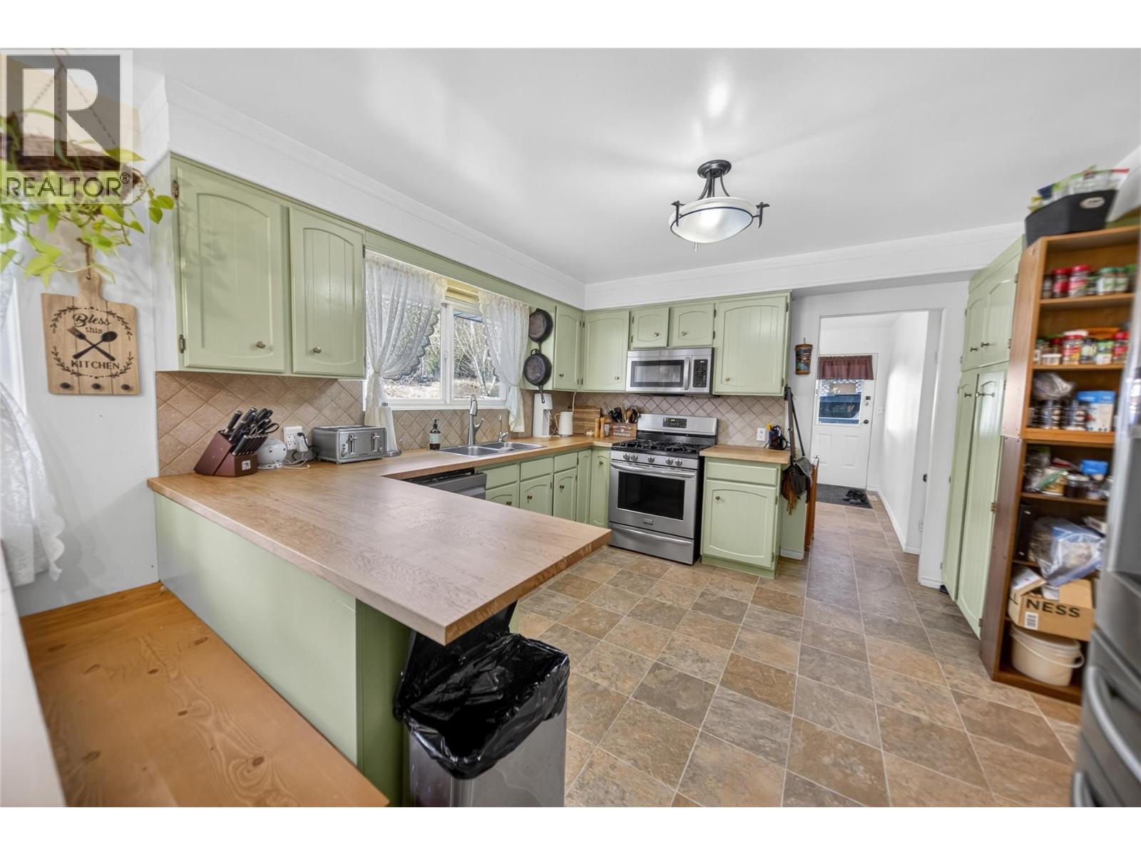 2205 Vidamour Road, Cranbrook, British Columbia  V1C 6W2 - Photo 7 - 10380041