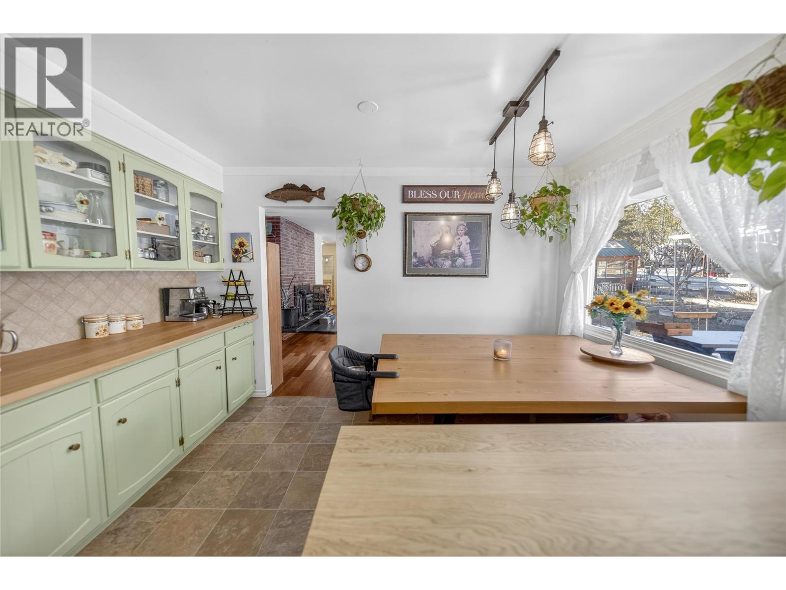 2205 Vidamour Road, Cranbrook, British Columbia  V1C 6W2 - Photo 9 - 10380041