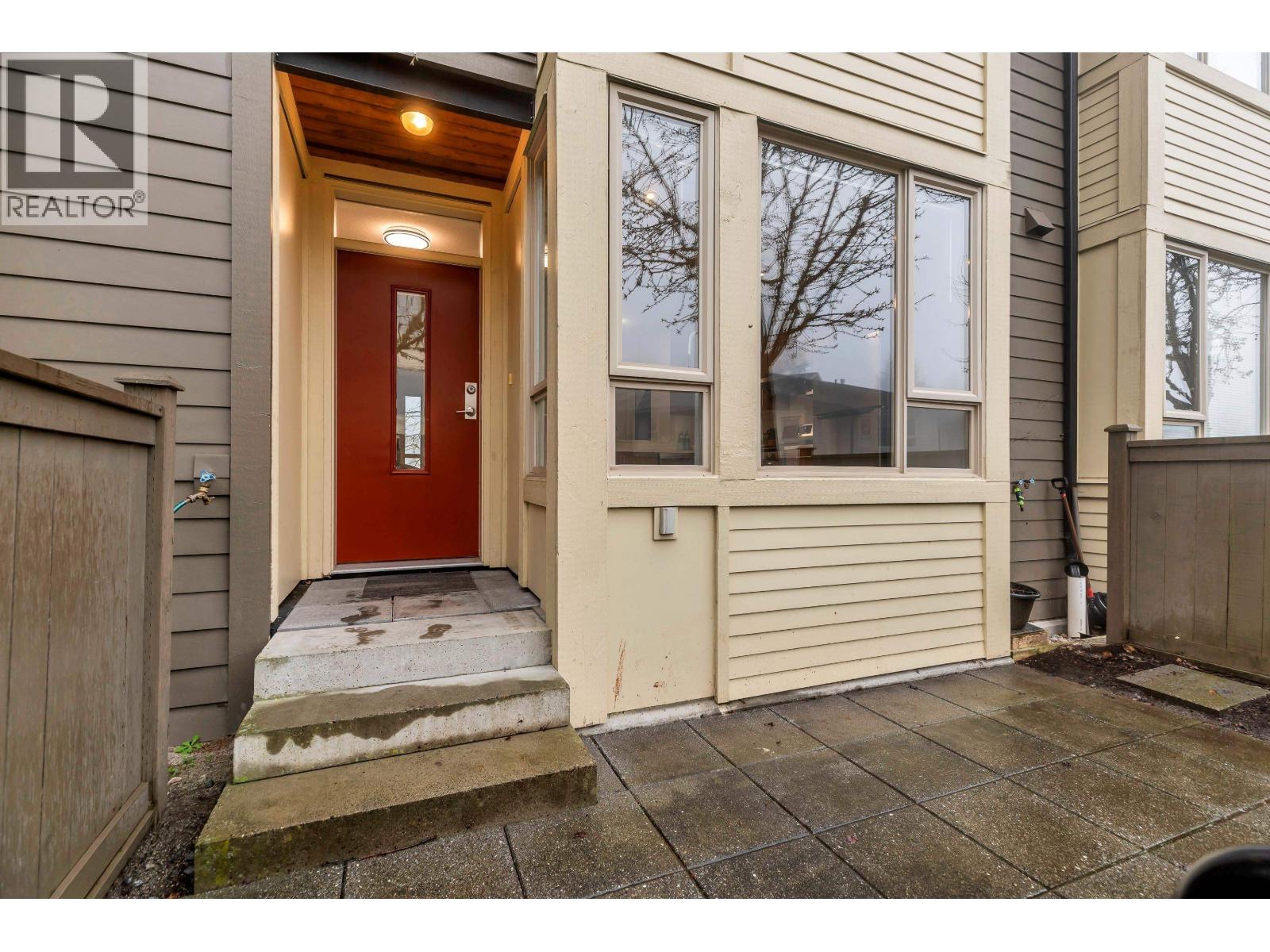 130 9229 University Crescent, Burnaby, British Columbia  V5A 4Z2 - Photo 2 - R3102627