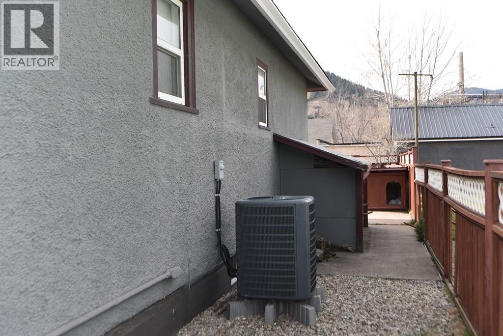 1360 Second Avenue, Trail, British Columbia  V1R 6P6 - Photo 5 - 10377084