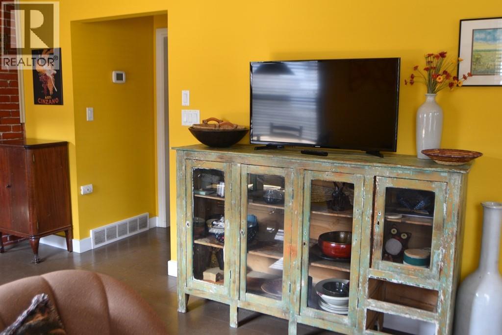 1360 Second Avenue, Trail, British Columbia  V1R 6P6 - Photo 11 - 10377084