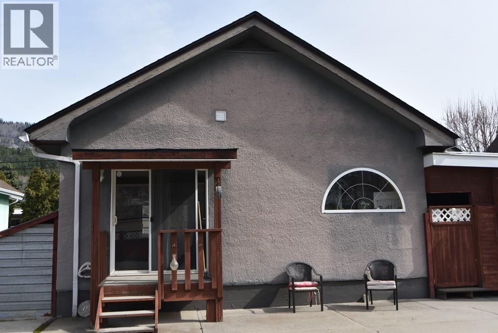 1360 Second Avenue, Trail, British Columbia  V1R 6P6 - Photo 2 - 10377084