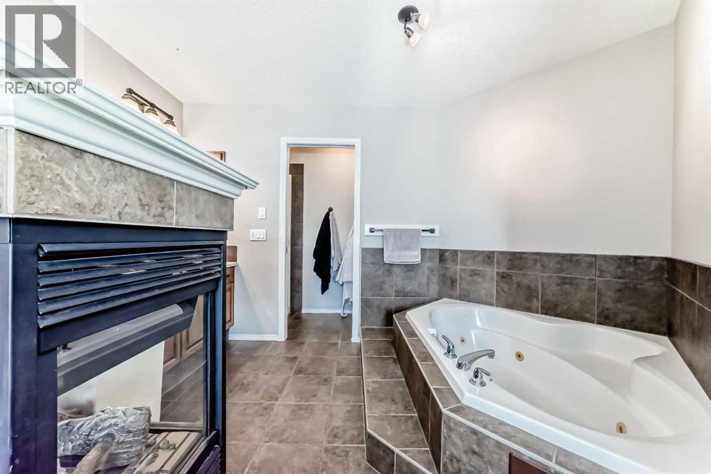 377 Cimarron Boulevard, Okotoks, Alberta  T1S 2L8 - Photo 4 - A2295481