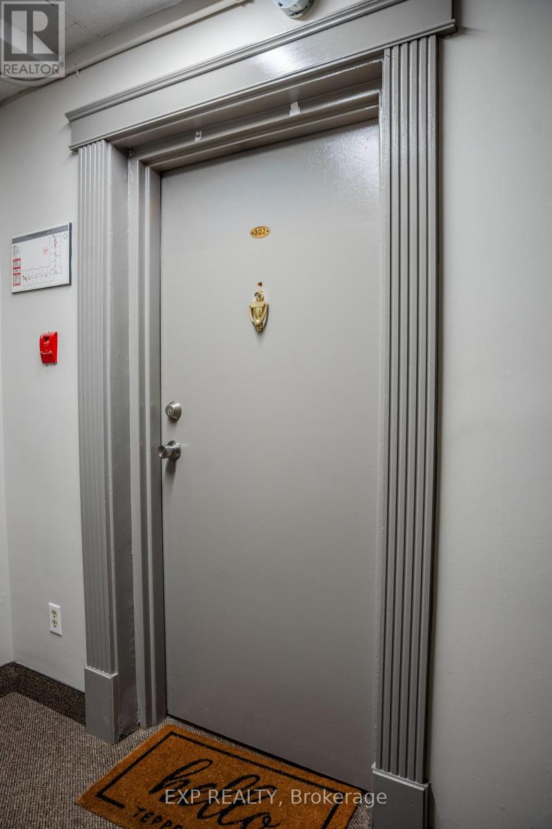 302 - 29 West Avenue, Kitchener, Ontario  N2M 5E4 - Photo 3 - X12912208