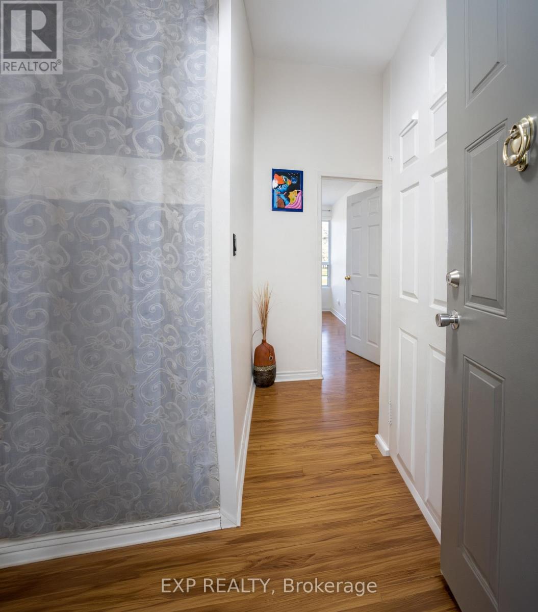 302 - 29 West Avenue, Kitchener, Ontario  N2M 5E4 - Photo 4 - X12912208