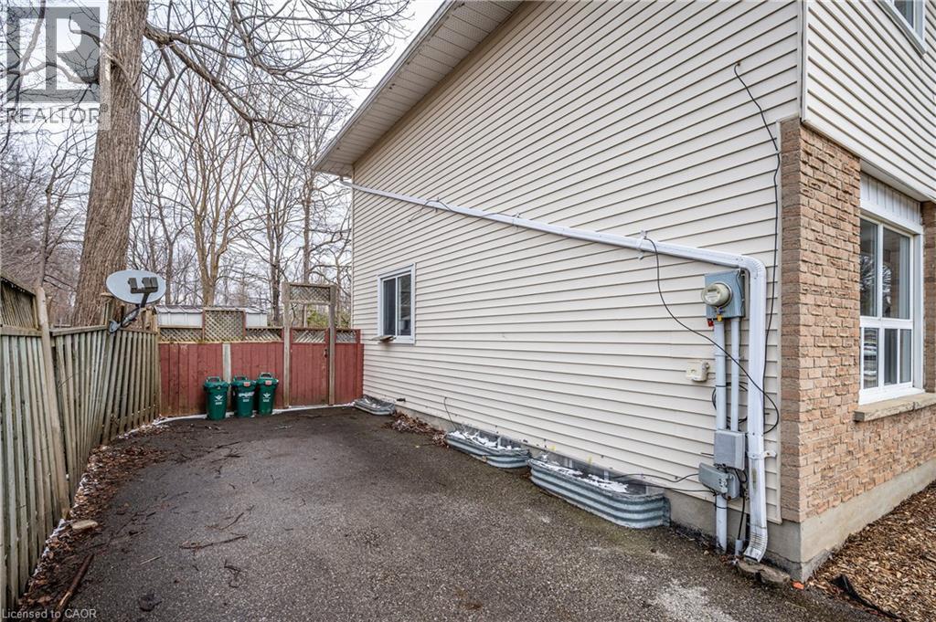 46 Karen Walk Unit# A, Waterloo, Ontario  N2L 5X2 - Photo 2 - 40812576
